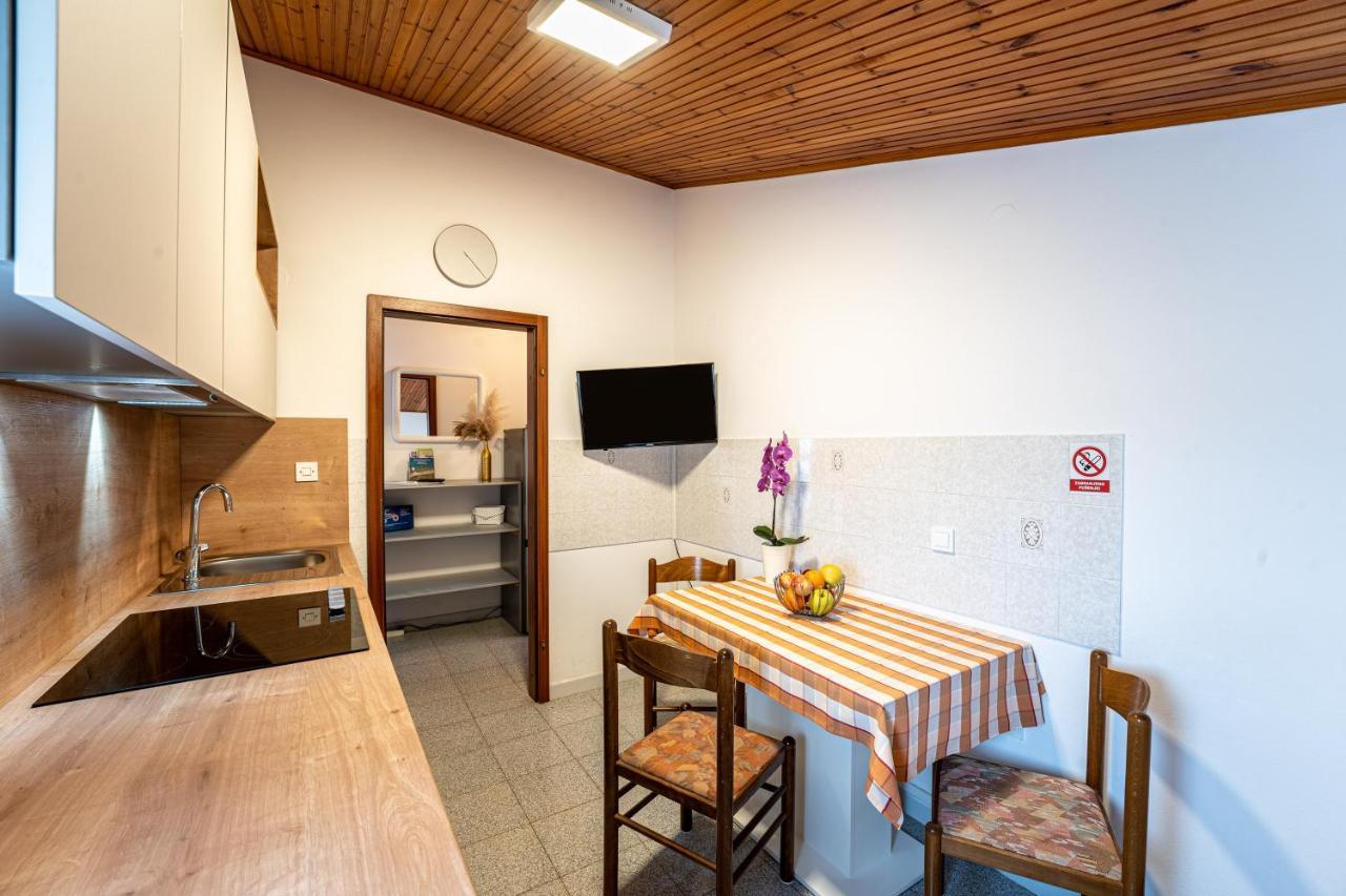 Apartmani Mirela バニョレ エクステリア 写真