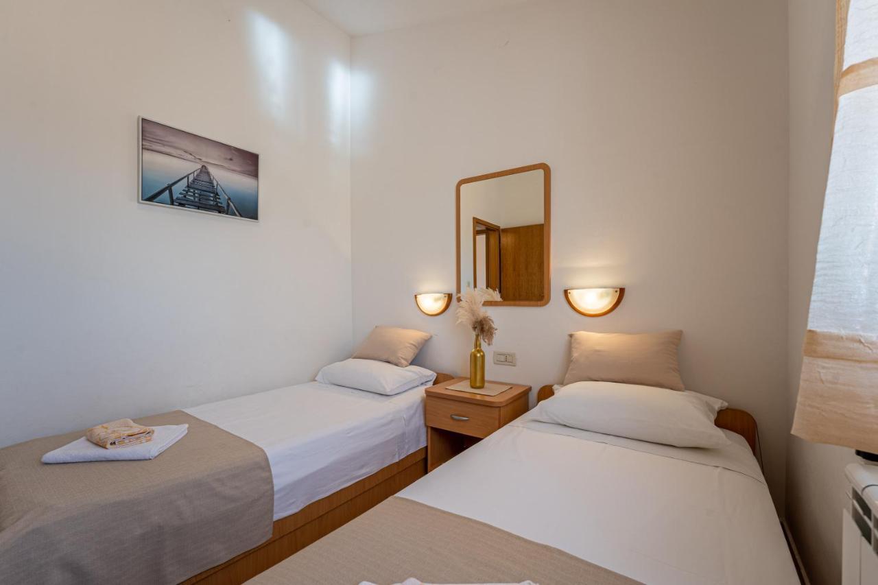 Apartmani Mirela バニョレ エクステリア 写真