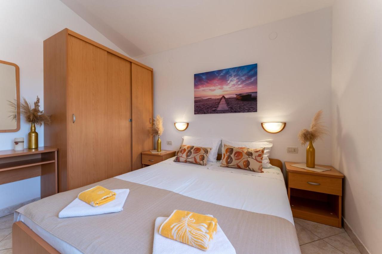 Apartmani Mirela バニョレ エクステリア 写真